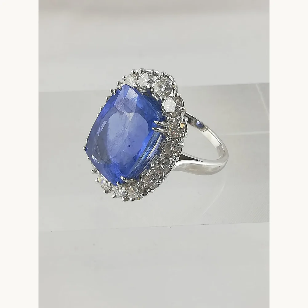 Bague saphir et diamants pour expertise de pierre precieuse a Luxembourg